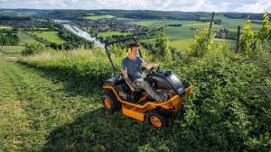 AS 940 Sherpa 4WD XL High-grass ride-on mower for use on steep slopes